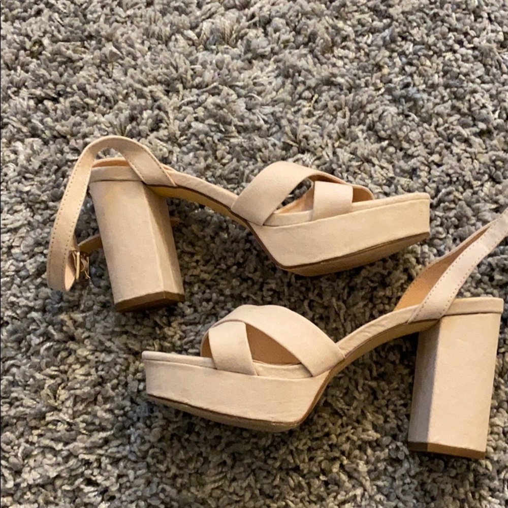 Brand new Lulu’s Nude Heels!